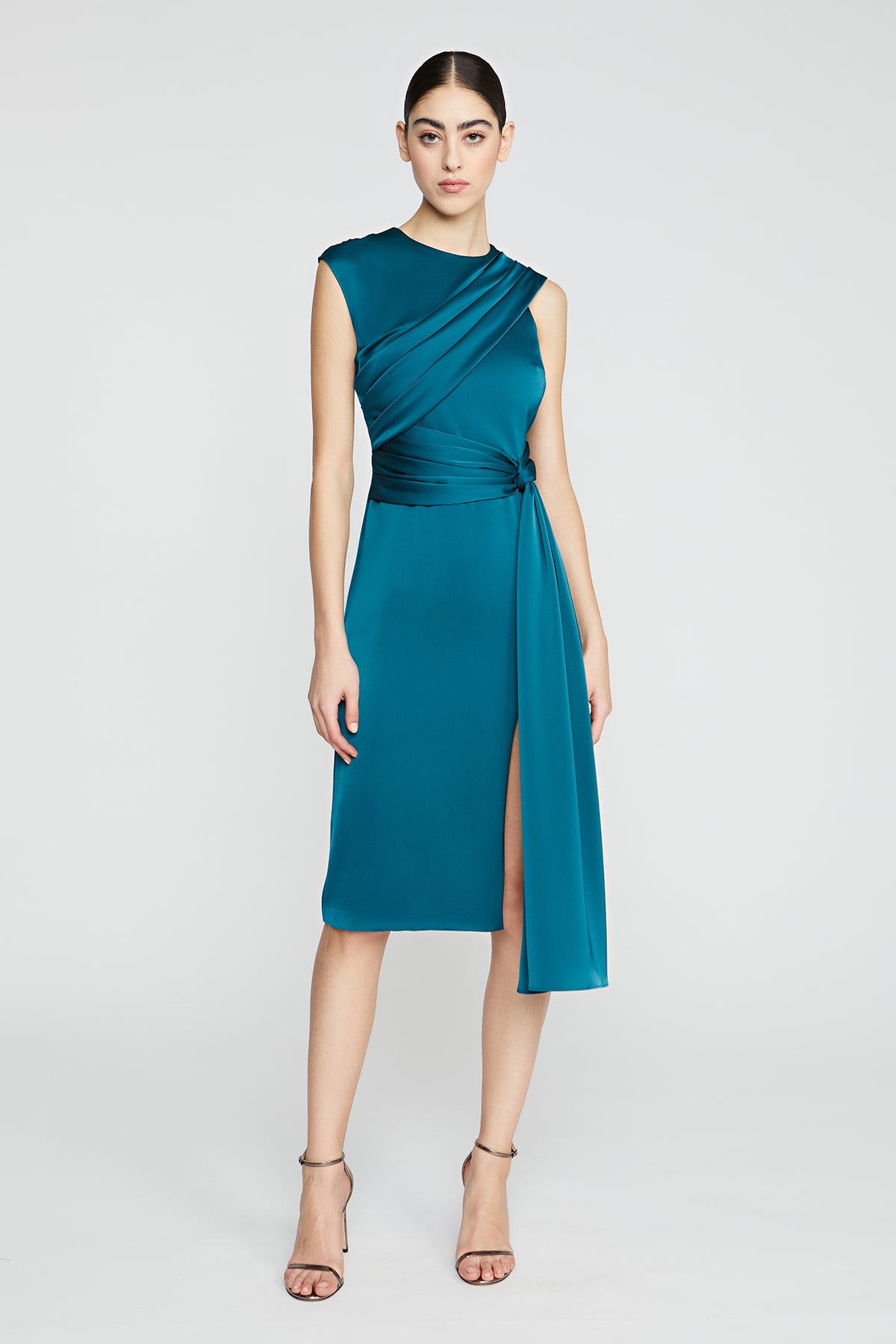 theia cocktail dress Alicia V-Neck and trumpet hem Approximately 47in from shoulder to hem Model is 510 and is wearing a size 4 Theia Women's Aliana Strapless Mikado