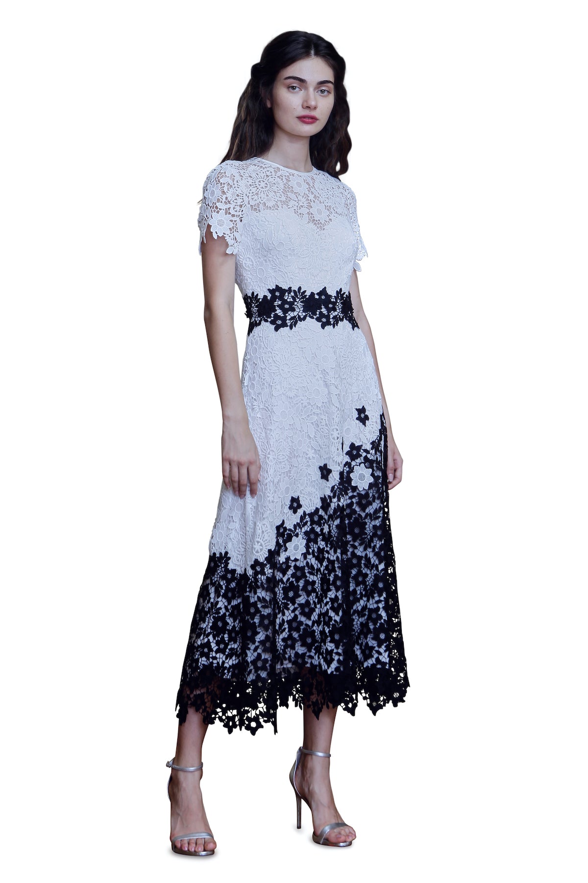 color%PAIR%White/Black%ITEM%type%PAIR%productImage%DATA%front